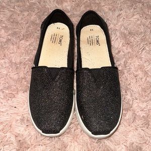 Size: 4Y but it could fit like size 6